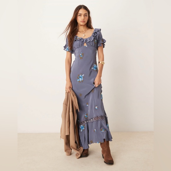 Free People Dresses & Skirts - Free People Bali Santa Cruz Floral Embroidered Puff Sleeve Dress in Indigo
